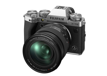 FUJIFILM X-T5 Silver + XF 16-80 mm f/4 R OIS WR