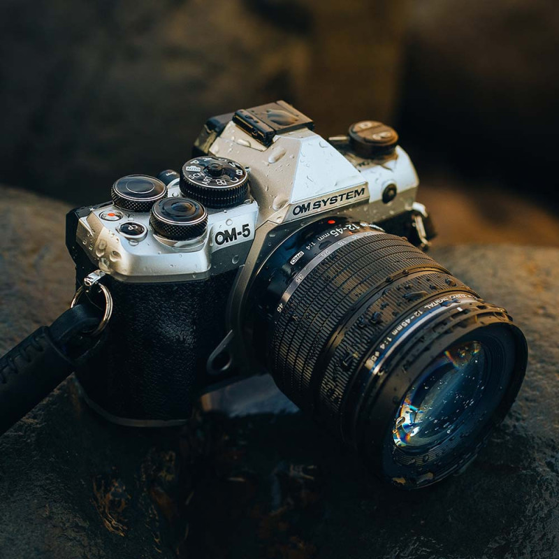 OM SYSTEM OM-5 Mark II Silver + 12-45 mm f/4 PRO ED
