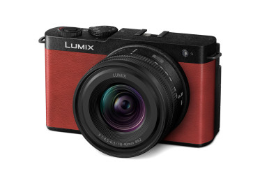 PANASONIC LUMIX DC-S9 Rouge + L 18-40 mm f/4,5-6,3