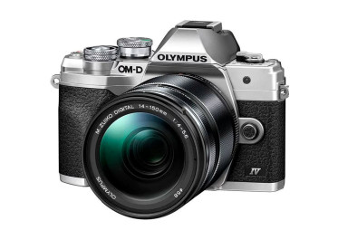 OLYMPUS OM-D E-M10 Mark IV Argent + 14-150 mm f/4-5,6 II ED