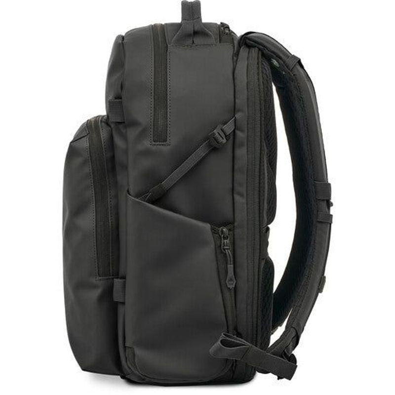 Vue arrière du sac à dos WANDRD PRVKE 31L montrant les bretelles rembourrées, le panneau arrière en 
