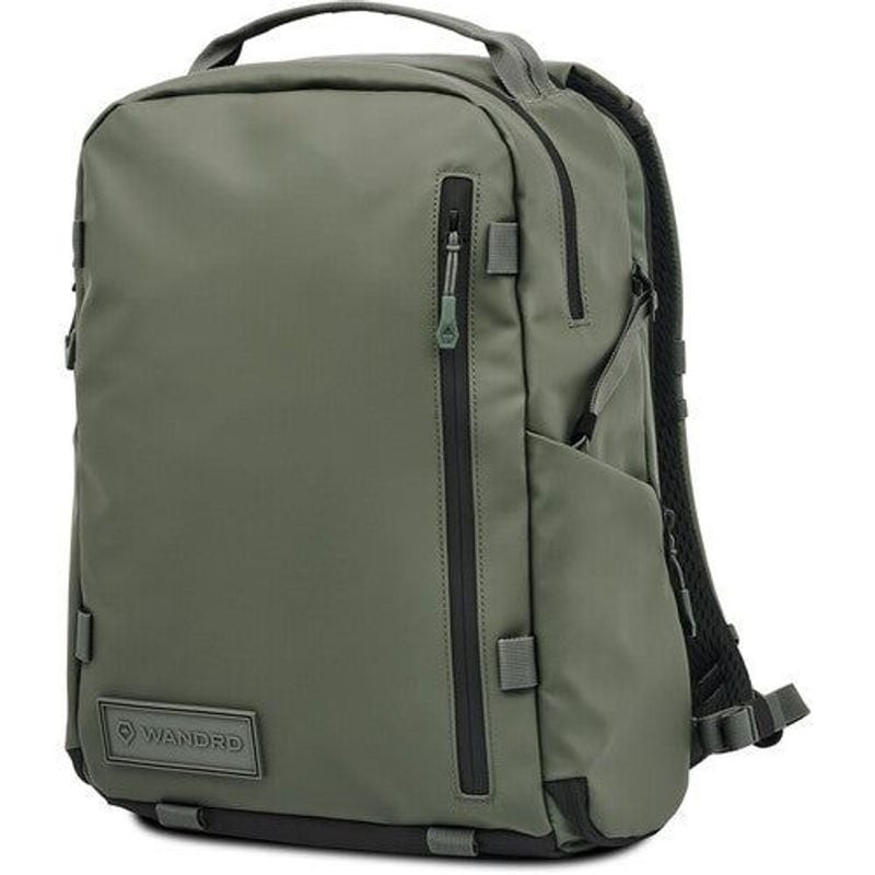 Vue avant-droite du WANDRD PRVKE 21L en Wasatch Green avec logo WANDRD visible, poignée supérieure, 