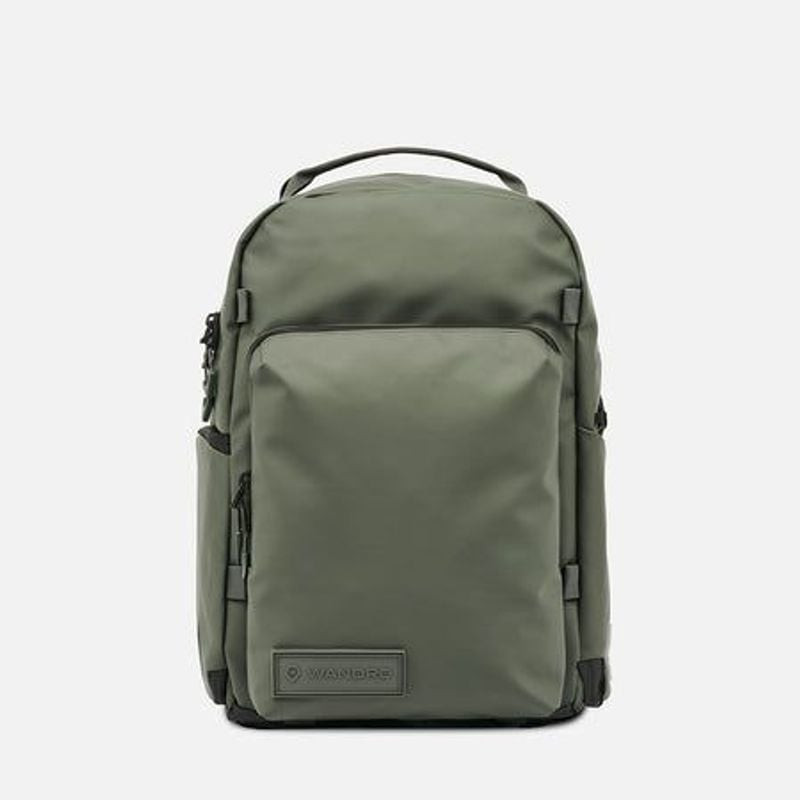 Vue avant du sac à dos WANDRD PRVKE Pocket 21L en Wasatch Green, avec accès zip supérieur, grande po