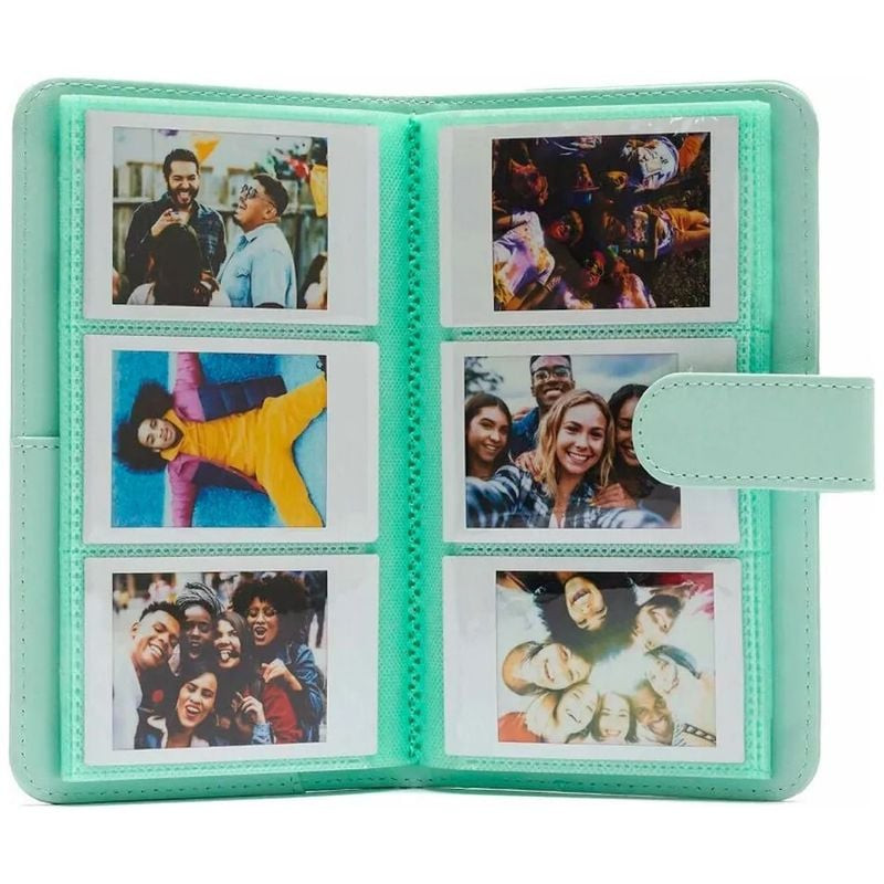 Album photo Fujifilm Instax Mini 12 ouvert montrant six photos par double page dans des pochettes in