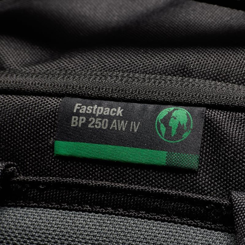 Détail sac LOWEPRO FASTPACK BP250 AW IV BLACK : compartiment photo à ouverture rapide