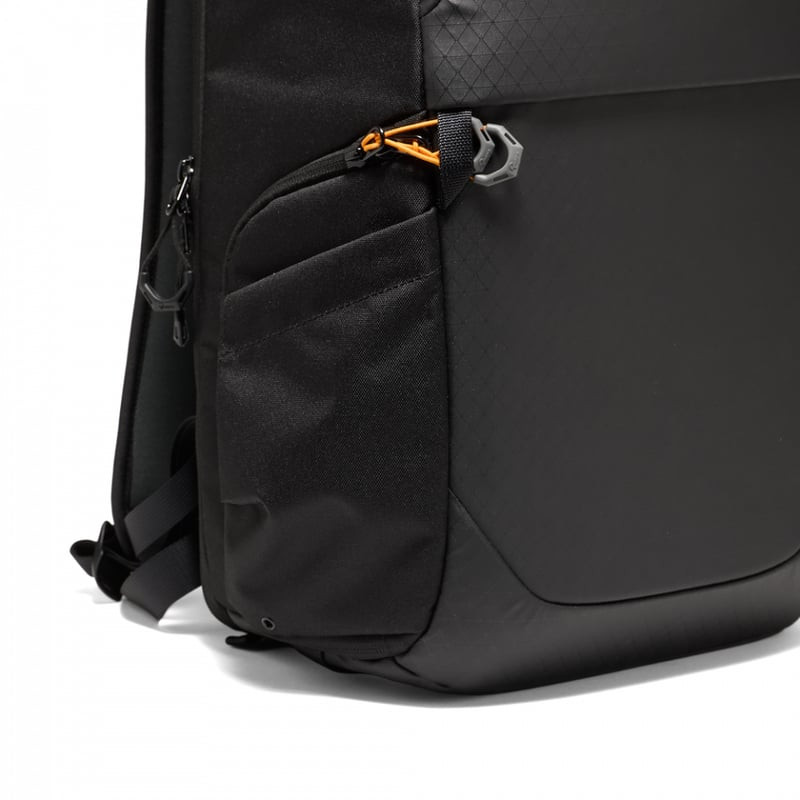 Vue détaillée du sac à dos LOWEPRO FASTPACK BP250 AW IV BLACK avec ouverture latérale et compartimen