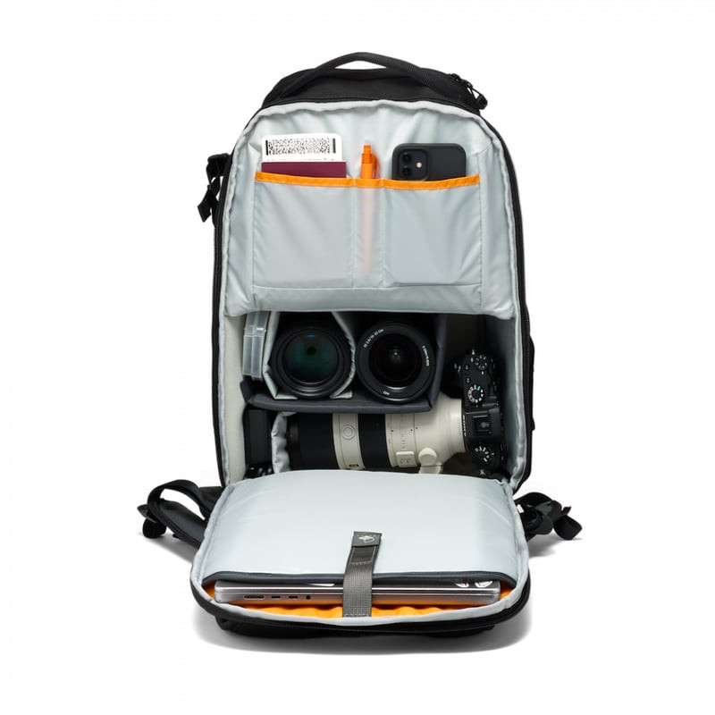 Sac à dos photo LOWEPRO FASTPACK BP250 AW IV BLACK en environnement urbain