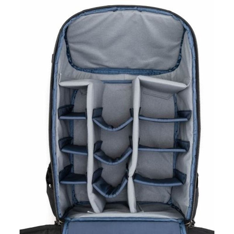 Vue détaillée de la fermeture éclair durable et des coutures du sac à dos Think Tank DarkLight 25L M