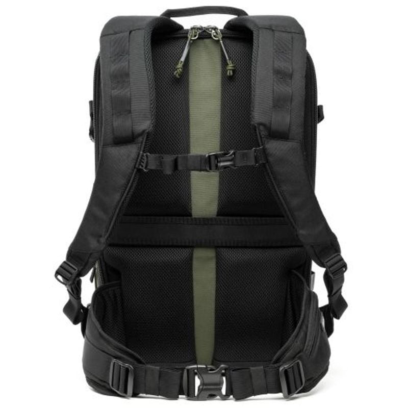 Vue arrière du sac à dos Think Tank DarkLight 25L Montane Green avec harnais ergonomique et rembourr