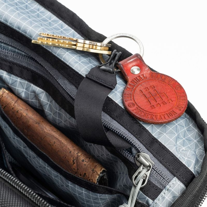 THINK TANK AIRPORT ESSENTIALS ROLLING BACKPACK