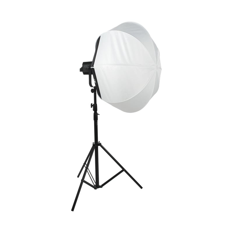 Nanlite LT-80 avec jupes de contrôle attachées, réduisant les fuites de lumière lors d’un tournage e