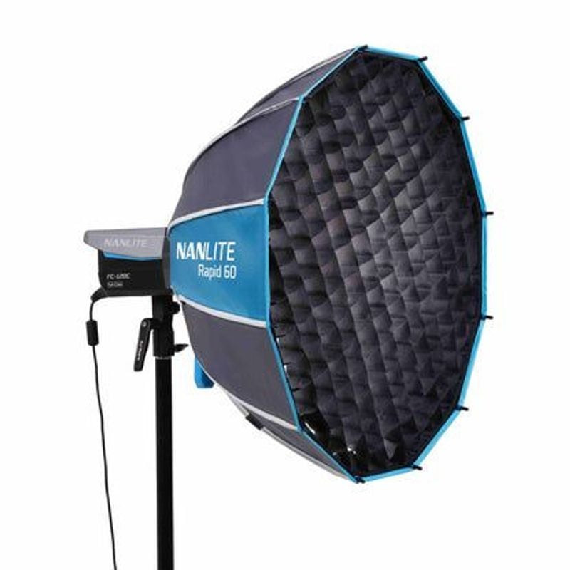 Softbox Nanlite Rapid 60 avec grille en nid d'abeille pour le contrôle de la lumière.