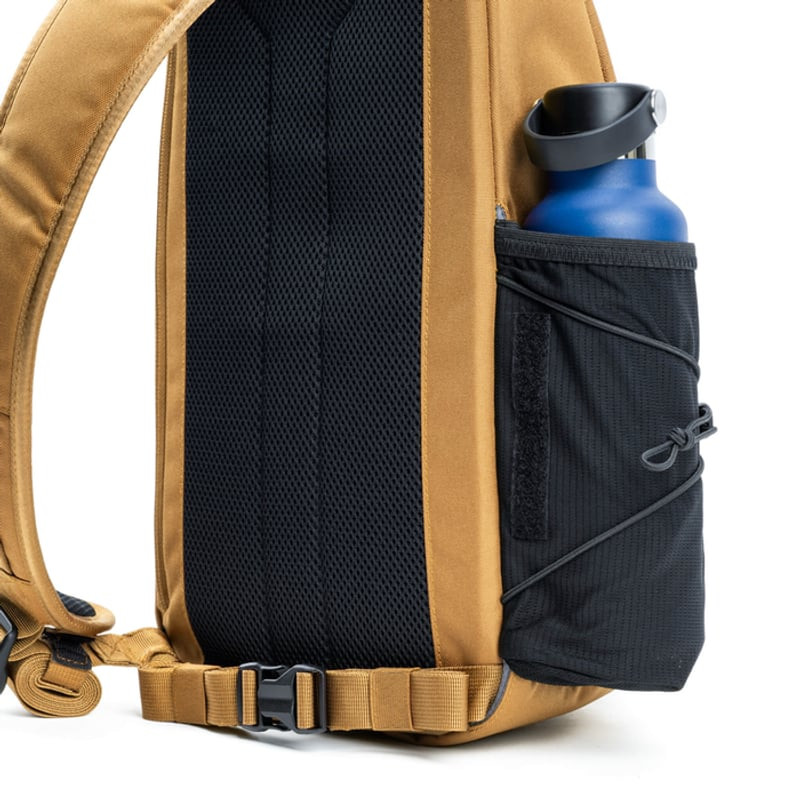 Vue détaillée du sac photo THINK TANK TURNSTYLE 8L GOLDEN HOUR montrant son design rotatif et ses ma