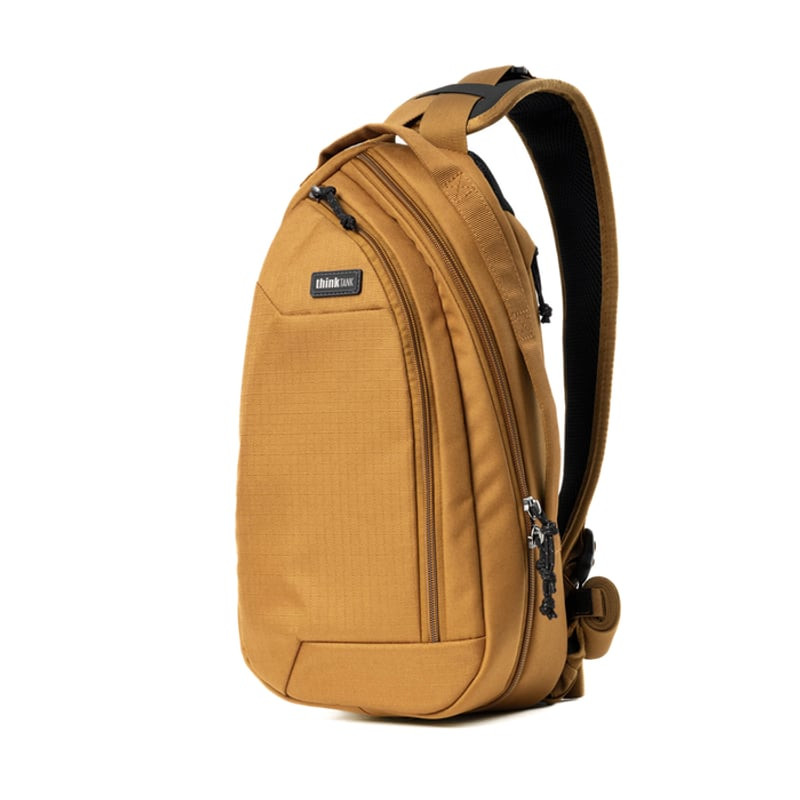 Packshot du sac photo THINK TANK TURNSTYLE 8L GOLDEN HOUR, coloris doré, sur fond blanc.