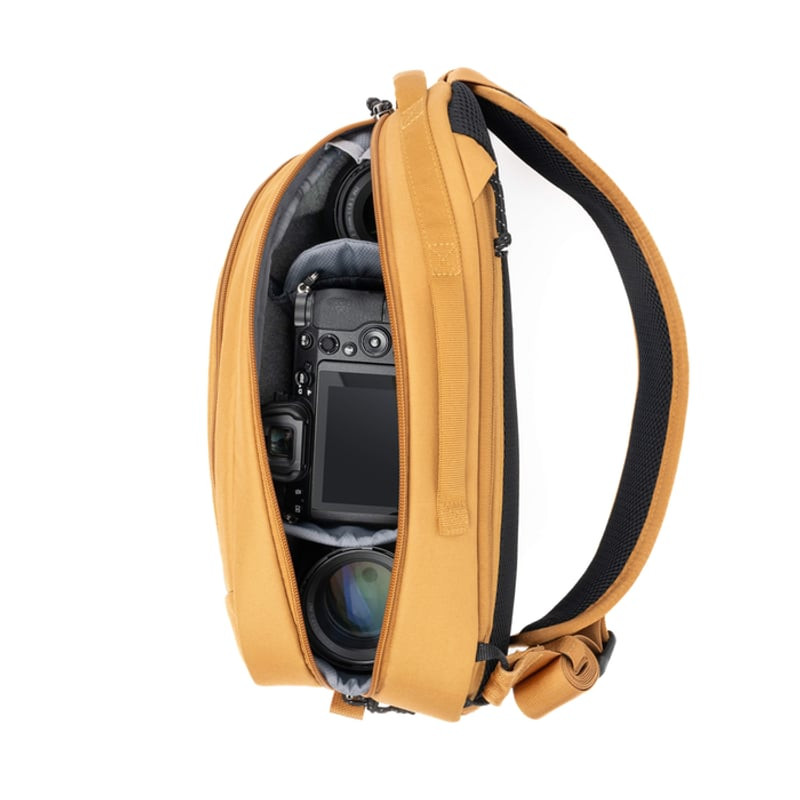 Packshot du sac photo THINK TANK TURNSTYLE 8L GOLDEN HOUR sur fond blanc, vue de face