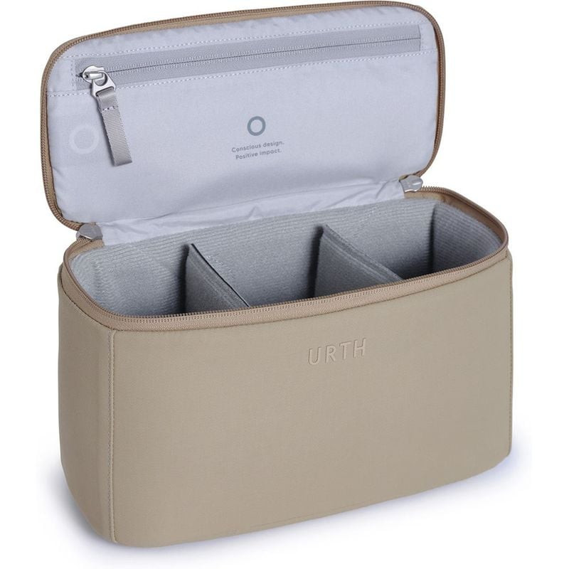 Packshot du URTH ARKOSE CAMERA INSERT BEIGE, insert photo beige en nylon recyclé, vue de face.