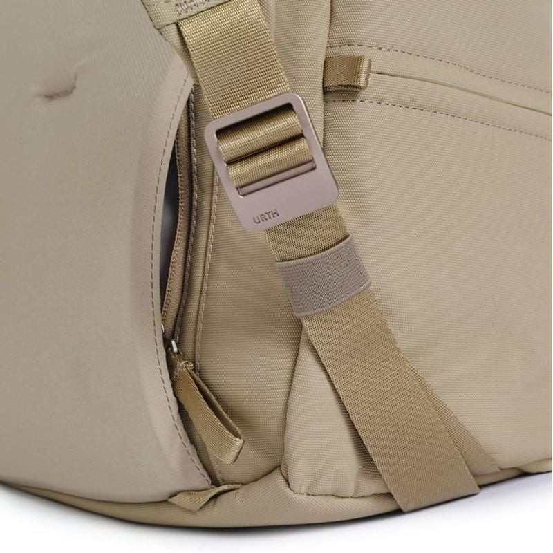Vue détaillée du URTH ARKOSE 20L BACKPACK+CAMERA INSERT BEIGE : insert photo amovible et matériaux r