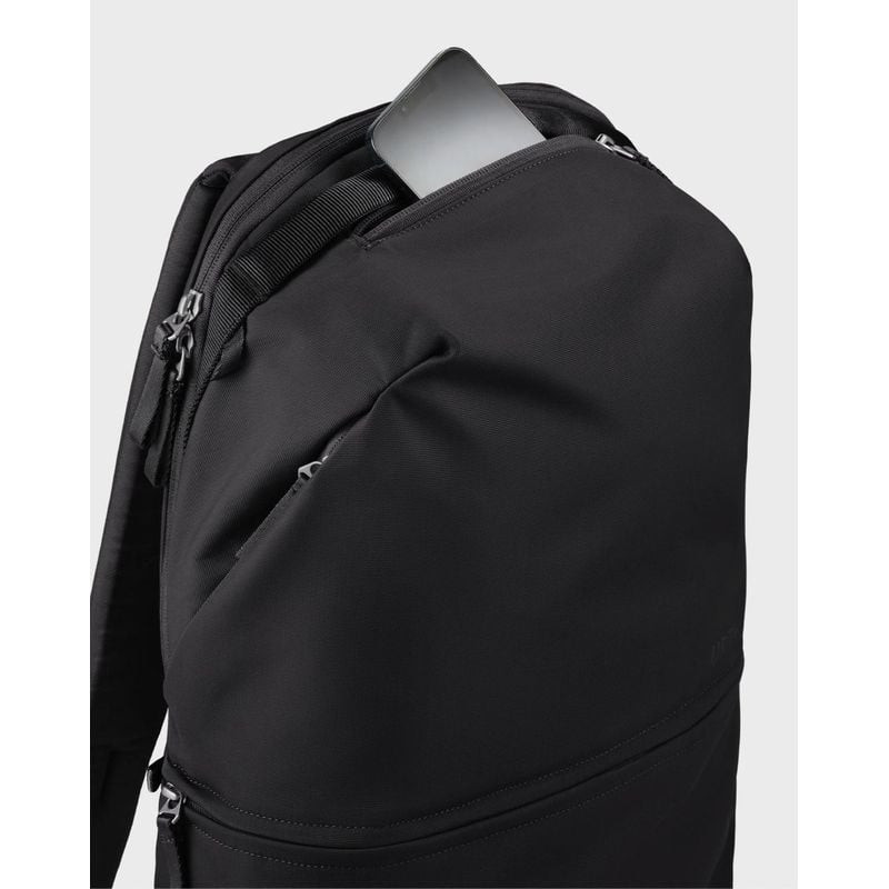 Détail de l'insert photo amovible du sac à dos URTH Arkose 20L noir