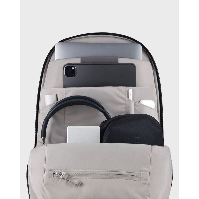 Détail du sac à dos URTH ARKOSE 20L BACKPACK+CAMERA INSERT NOIR avec insert photo amovible en nylon 