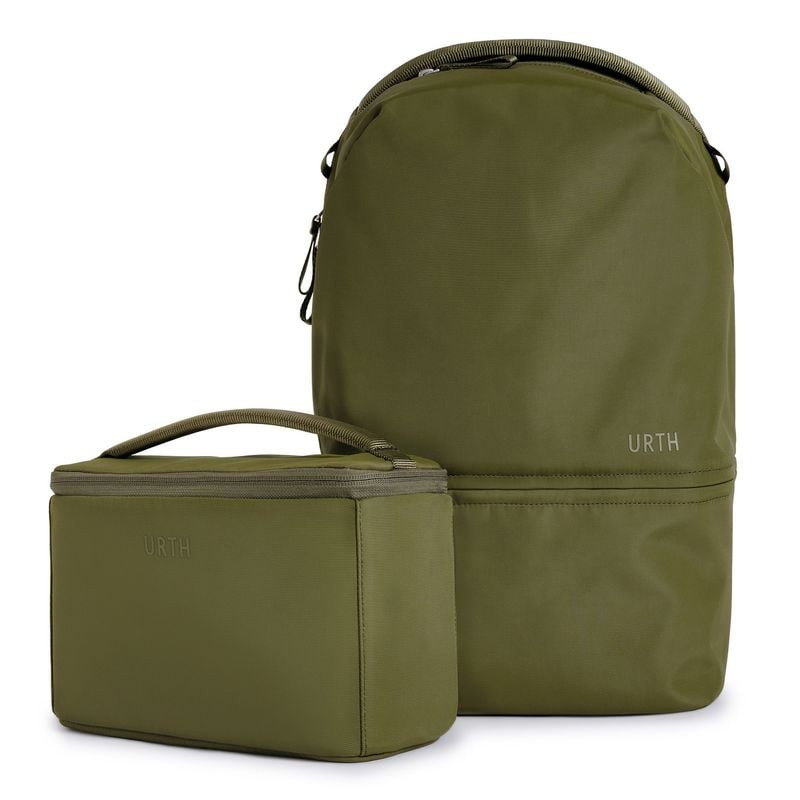 Sac à dos vert Urth Arkose 20L présenté à côté de son insert appareil photo amovible de 3,7 L sur fo