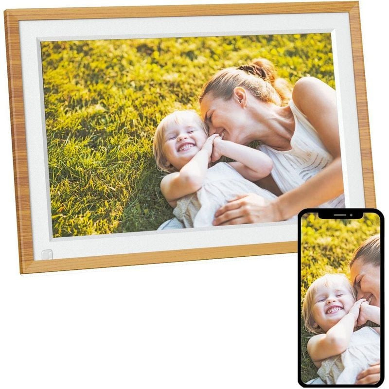 Cadre photo numérique en bois AgfaPhoto affichant une mère et son enfant dans l'herbe, avec un smart