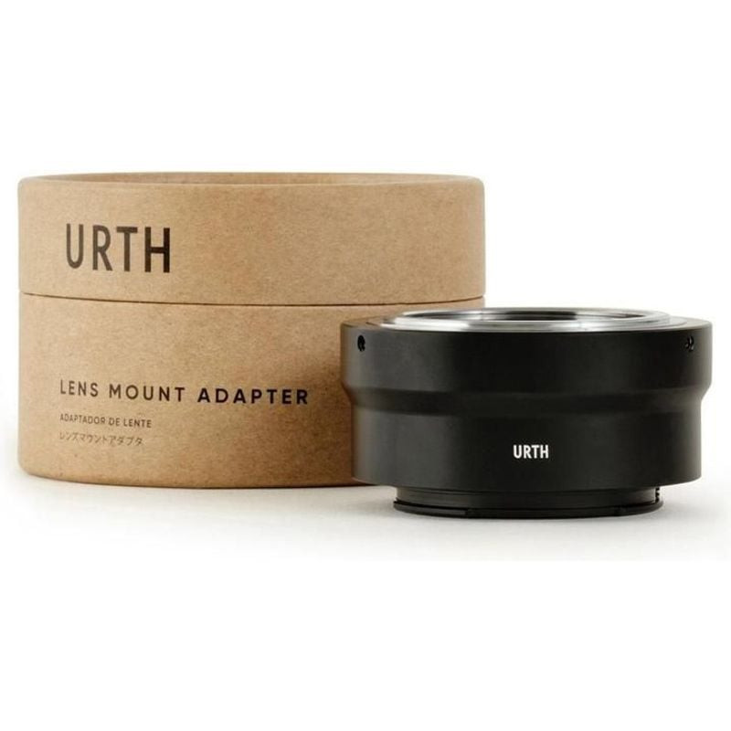 Adaptateur de monture Urth M42 vers Sony E exposé à côté de son emballage carton écologique.