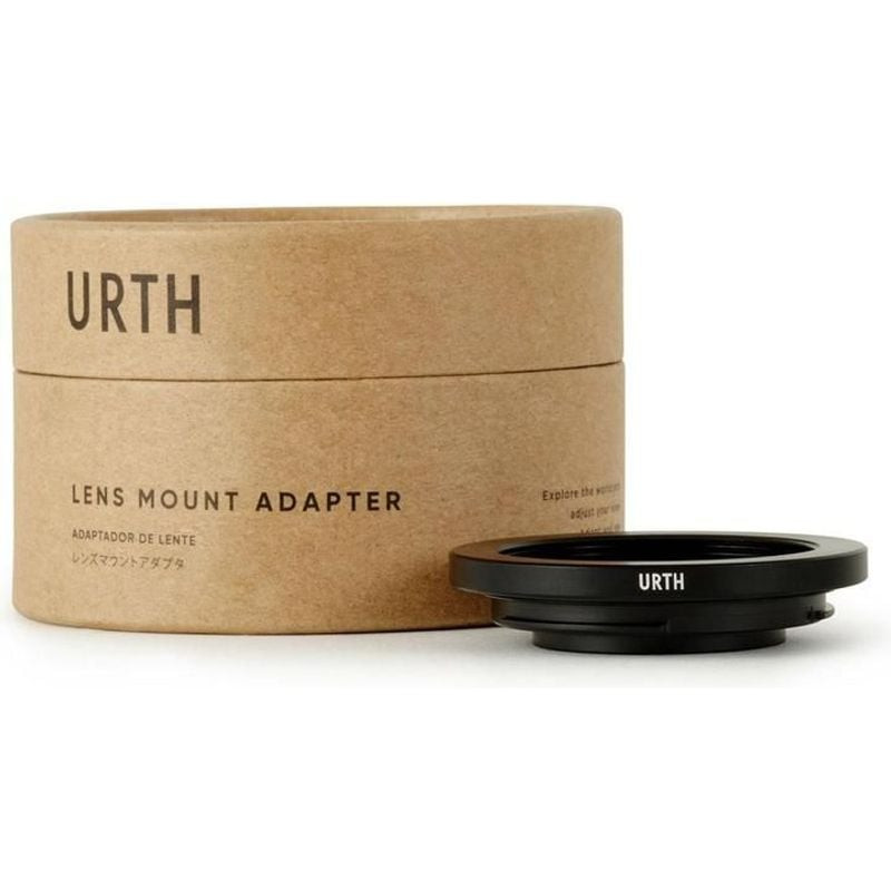 Packshot de l'adaptateur URTH LENS MOUNT ADAPTER COMPATIBLE M42 TO NIKON F, bague en aluminium noir.