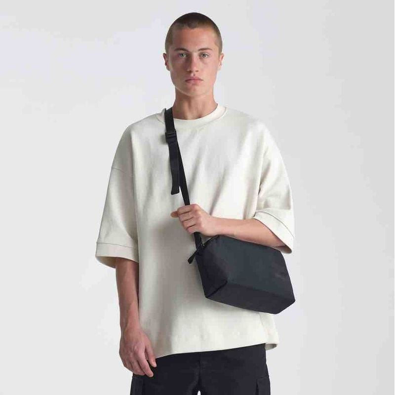 URTH DOLOMITE 5.1L CAMERA SLING NOIR