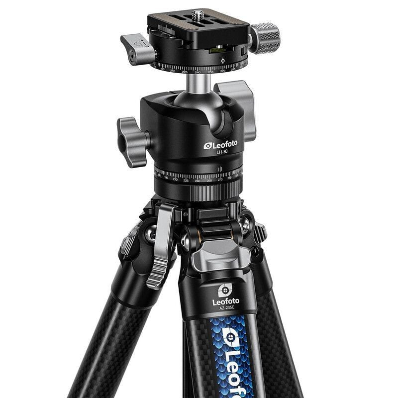 Détail du LEOFOTO AZURE SERIES TRIPOD AZ-235C+LH-30R : rotule LH-30R et fibre de carbone.