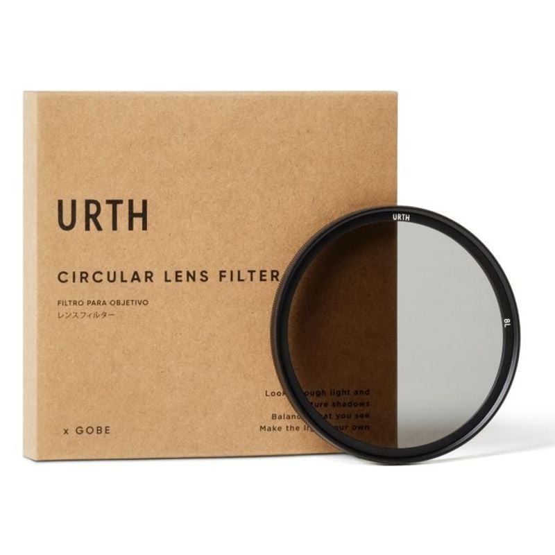 Packshot du filtre polarisant circulaire CPL Urth 77 mm à côté de sa boîte en papier kraft avec logo