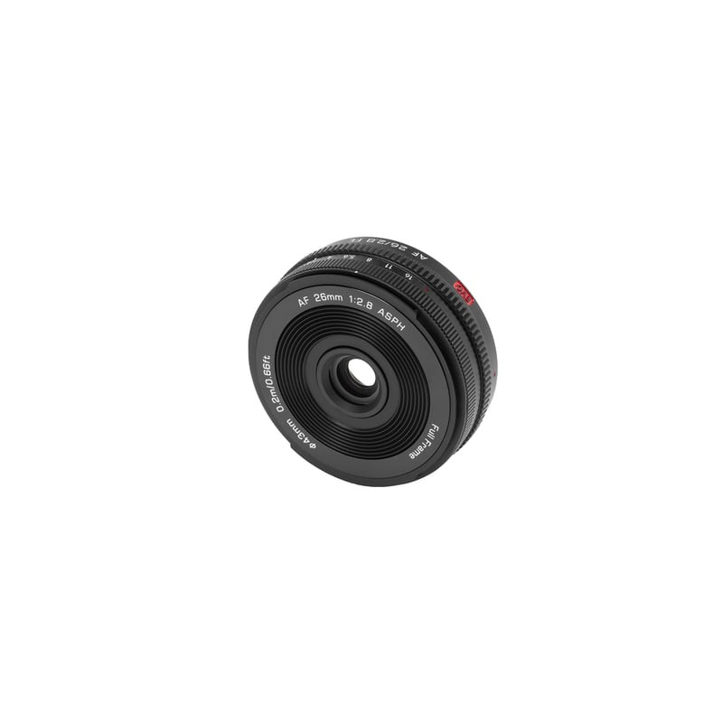 Objectif Viltrox AF 26mm f/2.8 EVO Sony vu de trois quarts avant, montrant l'ouverture et les repère