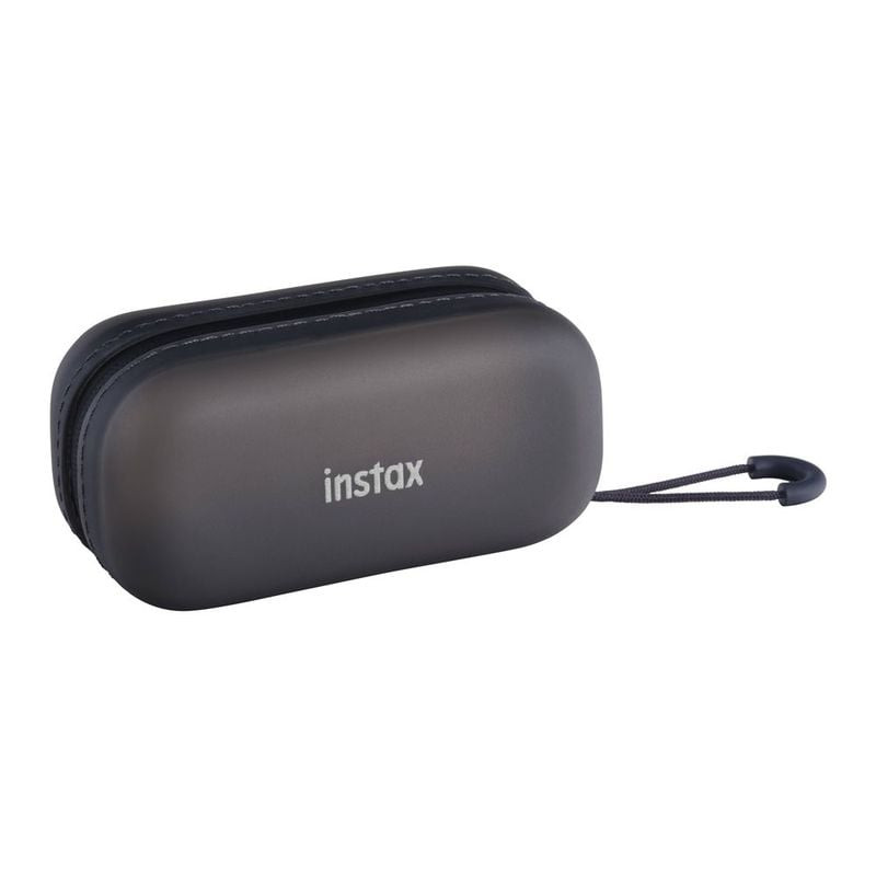 Vue de côté de la housse souple noire Instax Pal 2 avec logo instax et dragonne détachable